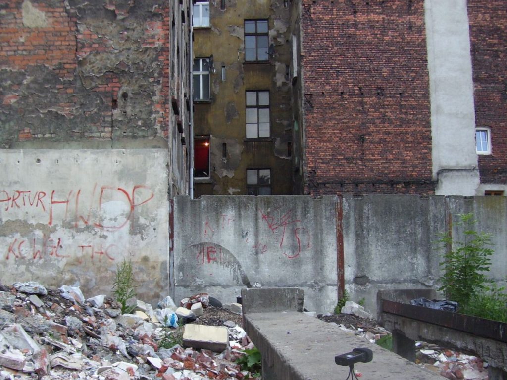 Podwórko przy ul. Komuny Paryskiej